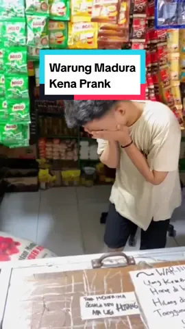 Sehat-sehat orang baik 😭 Kek nya baru pertama warung Madura kena prank 🙈 📽 VT/@ari_cihuyy  #maduraholic #madura #fyp  #prank #warungmadura #warungmadura24jam #viral #kenaprank #videoviral 