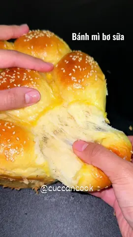 BÁNH MÌ BƠ SỮA nhân socola nướng bằng NCKD siêu ngon để ăn sáng đây 🫶🏻  #cuccancook #lambanhmi #banhmibosua #lambanhmibangnoichienkhongdau #lambanhbangnoichienkodau #banhmi #lambanhtainha #cachlambanhmi #pamyeuoi #banhmisua #lambanhmoingay #nauancungtiktok 