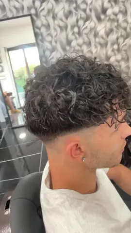 ❤️. . . . . . #barber #barbershop #haircut #hairstyle #hair #barberlife #barbers #barberlove #barbering #menshair #barbershopconnect #italy #beard #menstyle #style #barbersinctv #fade #barbergang #fashion #wahl #barbergame #tattoo #barberia #thebarberpost #instagood #barba #sanmarino #man #arte #mens 