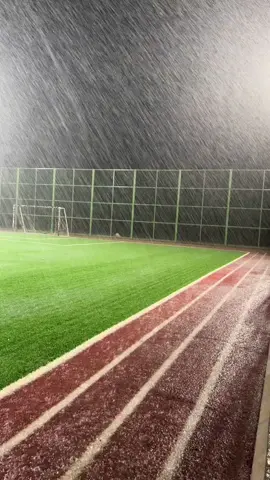 اجواء كوره⚽️ ⛈😣 #كوره #مطر #اجواء #ملعب 