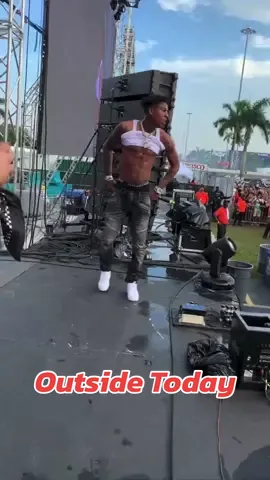 I ain’t goin’ outside today 🤘🏾 . #youngboyneverbrokeagain  #nbayoungboy #outsidetoday  #live #concert #fyp #fypシ 