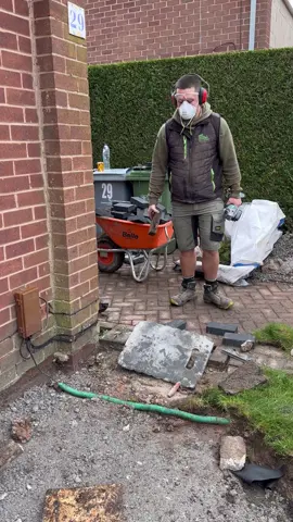 Getting it done #landscaping #garden @makitaukofficial 