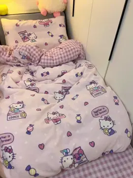 I love to stay in a warm quilt in winter. #sanrio#hellokitty#sheets#bedsheets #pink#girl#girlsbedroom  #winter 