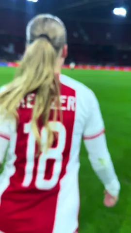 What a Night…✨ 2-0 win vs PSG féminines #UWCL #ajaxvrouwen 