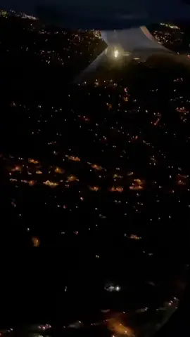 landing in night Tim #foryou #viralvideo #montaizaotionview #airlinetiktok #airlinetiktok #airbus #tareval #airbus #viralvideo #foryou #montaizaotionview 