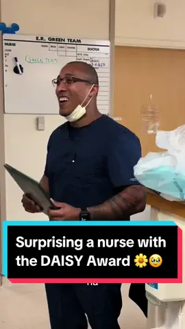 Suprising a nurse with The DAISY Award 🌼 it truly never gets old! 🥹 Nurse Lee was nominated by a doctor who recognized his leadership when he stepped up during a crisis on night shift with a rapidly deteriorating patient. Congrats, Lee! So well-deserved 👏👏👏 #daisyaward #nurselifern #daisyawardwinner 