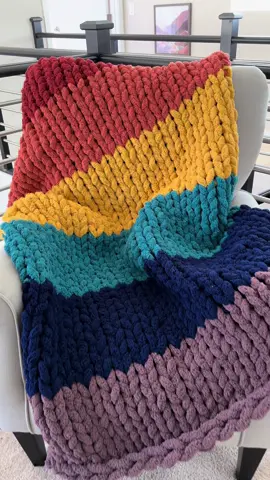 This is one of my favorite blankets to make! #fyp #fingerknitting #chunkyblankettutorial #handknitblanket #falldecor #handknit #diyhomedecor #etsycreatorco #chenilleblanket #armknitting #diycrafts 