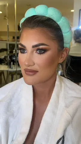 Divorce party glam🖤 #travelingmakeupartist #travelingmua #hairandmakeup #palmspringsmua #palmspringsmua #coachellavalley #makeuptutorial #mua #grwm #makeupinspo 
