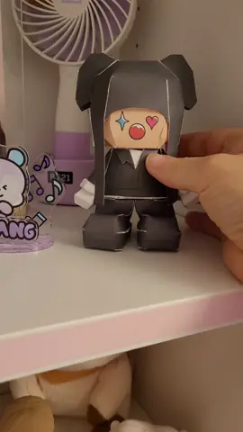 I struggled with this Paper Doll 🙈 #DIY #kpopfan #korea #bangtanboys #btsfanart #jackinthebox #jhope_bts #jhopejackinthebox #hobibts #btsarmy #handmade #bts #bts_official_bighit 