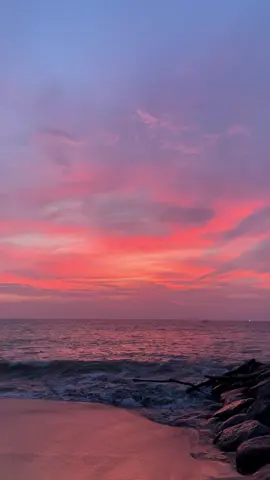 Pink Sunset is Rare #sunset #padangsumbar #sumbartiktok #sunsetlover #sunsetbeach #fypage 