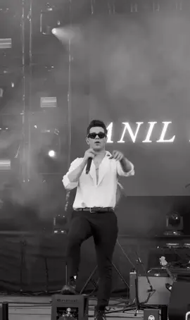 Sözlerin, gözlerin, ellerin Yalnız benim için. Düşlerim, gülüşlerim Hayallerim yalnız senin için🧡 #anılemredaldalm #anılemredaldal 
