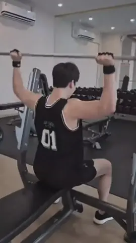 max kornthas gym mode 💪🏻💪🏻 #mmaxmax #maxkornthas #kornthasrujeerattanavorapan #maxnat #domunditv #domundiboys 