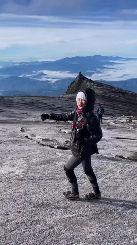 Remember to train your legs before tackling Mount Kinabalu for a more enjoyable post-climb experience—your muscles will thank you later! 🦵🏔 📸 @ruimin.csm 𝗚𝗥𝗔𝗕 𝗢𝗨𝗥 𝗣𝗥𝗢𝗠𝗢! 🌐 Link in bio! 📱 (+6) 017 262 2009 or (+6) 010 563 2009 📧 info@mountkinabalu.com #mountkinabaluadventures #adventureunveiled #unesco #mountkinabalu #mtkinabalu #viaferrata #lowpeakcircuit #sabahtourism #sabah #Hiking #climb #borneo #malaysia #southeastasia #unescoheritagesite #amazingexperience #malaysiabookofrecords 