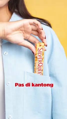 Kecil-kecil tapi bisa bikin #SeruMaksimal! SilverQueen tersedia dalam size 25gr loh, ada berbagai varian favorit lo seperti Cashew, Almond, Fruit & Nut, Green Tea Matcha, dan pastinya si Very Berry Yogurt! Cocok banget buat temen lo ngemil apalagi gampang dibawa kemana-mana karna muat banget di kantong~  Cussss beli sekarang di minimarket & supermarket terdekat atau Delfi Official Store di e-commerce favorit lo✨