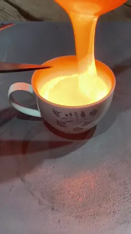 Vidro derretido ✂️🔥 #satisfying #glass #satisfyingvideo #glasses #sosatisfying #satisfyingsounds #trend 