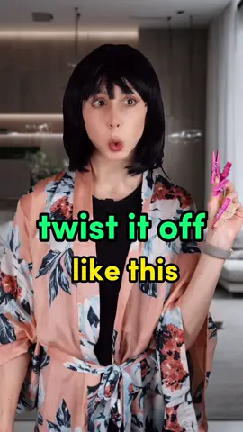 ♥️ Learn useful vocabulary with Miss nails 💅🏽💅🏽💅🏽💅🏽 to twist off, means to turn something usually a cap or lid ##ingles##English##LearningEnglish##inglesOnline