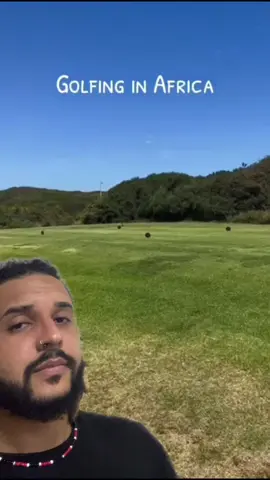 Naja agressiva em campo de golfe? 🤔🐍 #animaisnotiktok #bichos #biologia #ciência #curiosidades #agoravocesabe 