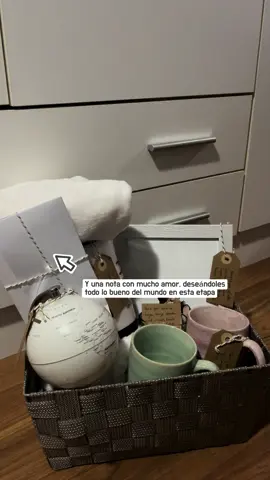 Idea de regalo bonita y simple pero sobre todo con mucho amor, como siempre digo, cuidando cada detalle.❤️ Por cierto amiga, te quiero y te deseo todo lo bueno del mundo en esta nueva etapa junto a tu mitad.🏠 #housetour #independizarse #amiga #detalle #regalo #idea #casanueva #nuevacasa #novios #pareja #convivencia