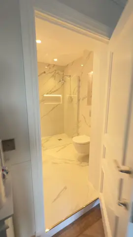 What do you rate this bathroom 1-10? #fyp #bathroom #bathroomremodel #bathroomdecor #bathroomdesign #bathroomrenovation 