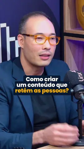 O que realmente faz um conteúdo ser bom, engajar e vender mais? 🤔 Esqueça a estética por um momento. A grande sacada está em dois pilares poderosos: O primeiro é a personalidade! Um conteúdo que tem um ser humano na frente da câmera já cria uma conexão instantânea. E, para ir mais a fundo, crie um conteúdo se baseando nas dores do seu público. Se torne autoridade nesse assunto e fale principalmente daquilo que você tem domínio, para então criar autoridade. Agora, o segundo pilar é a relevância. Seu conteúdo precisa ser útil, ajudar a economizar tempo, dinheiro, ser daqueles que você já pensa em compartilhar assim que vê ele. Isso ajuda a criar um senso de ajuda para as pessoas e elas invariavelmente vão querer que outras pessoas também vejam, o que ajuda a subir o número de compartilhamentos. Quando você combina esses dois elementos, voilà, temos um conteúdo bom que realmente engaja as pessoas e, por consequência, vende mais! Faz sentido? 🎬 Recorte do podcast @linx.retail  #marketingdigital  #dicasdeinstagram  #midiassociais  #trafegoorganico  #conteudodigital  #dicasinstagram  #marketingestrategico  #marketingdeconteudo  #socialmediabrasil  #conteudodevalor  #gestaoderedessociais  #vendasonline  #lojavirtual  #varejoonline  #ecommercebrasil  #vendamais  #vendaonline