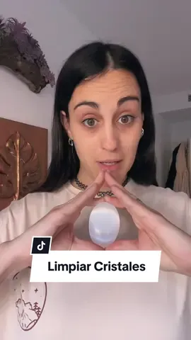 Respuesta a @Morena López obejero como limpiar cristales energéticos #witchtok #lunaeacademy #maquelarre #witchtokespaña #brujeria #cristalesenergeticos #proteccionenergetica #selenita #limpiezaenergetica 