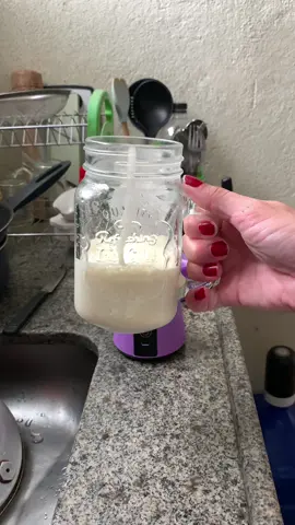 Vitamina de banana 🍌 Fácil e prática, graças ao mini liquidificador 🥳 #foryou #vitamingirl #vitamin #miniliquidificador #liquidificadorportatil 
