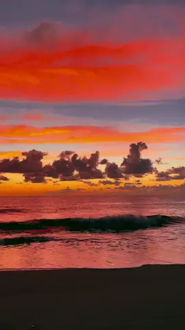 “Loyalty is worth waiting for.” ❤️‍🔥🌅🧸 #sunsetlover #beachtherapy #goldenhour #oceansunset #paradise #florida #aesthetic #cloudlover 