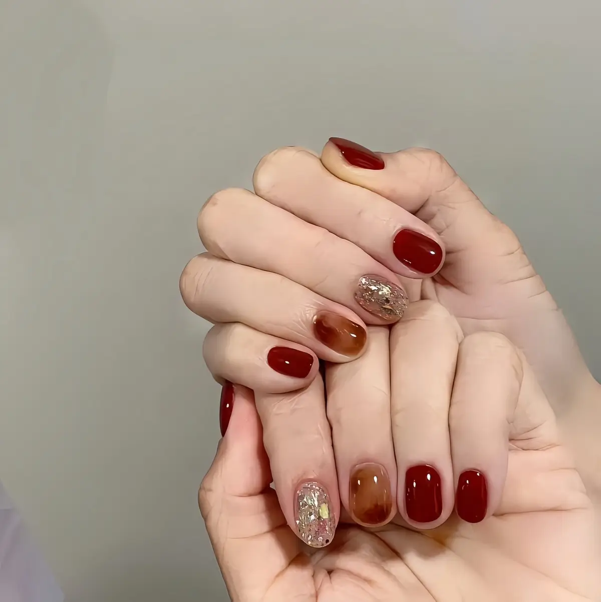Mùa gió xuân lại thổi qua làm xao động góc vườn, tiếng chim trong vườn khẽ cất cao giọng hót. Ngày trôi qua bình yên đến lạ. Dưới mái nhà quê những tiếng nói cười rộn rã cả một khúc sông… #nails #nailsxinh_moingay #naildesigns #mongtaydep #lamdep #nailsxinh 