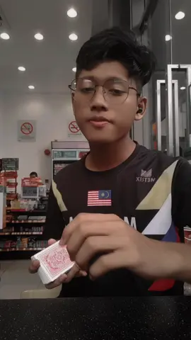 Ehh tiberr😺👍✨ #InspiredAwesomeLife #fyp #FlexYourFreestyle #fypdongggggggg #fypシ #freestyle #flex #vibing #magictrick #magic #fasthands #magician #magicianmalaysia #cardtrick #card #cardistry 