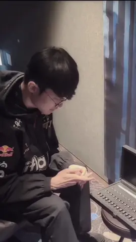 Cưới thôi💍#faker#t1faker#페이커#leagueoflegends#리그오브레전드#lmht#gogi05050#lol#롤#sktt1#t1#lienminh#liênminhhuyềnthoại#gamer#lienminhhuyenthoai#Worlds2023#cktg2023