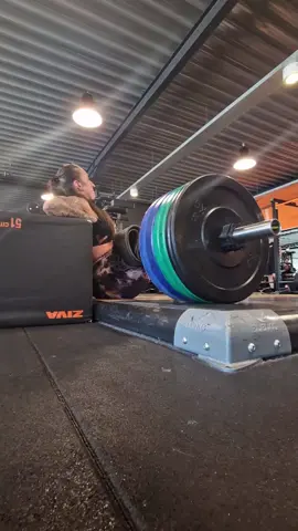 Progression, don t give up, believe in you 160 kg >> 180 kg. on part toujours de quelque part mais on surpasse tjrs nos limites 💪💯💣💥 #sports #basicfit #hiptrhust #progression #evolution #nopainnogain 
