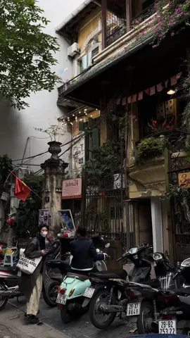 “mùa đông khẽ ôm anh thật lâu biết anh chẳng có ai bên cạnh anh” #hanoi #fyp 