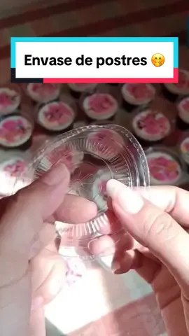 Envase de postres 🫣 Esta idea para empacar tu postre con cucharita 🫢🤗 #navidad #postresfaciles #postresenvaso #cakes #cakeboss #usa #latinasemprendedoras #latinasenusa #migranteslatinos🇺🇲🇺🇲 #cenanavideña 