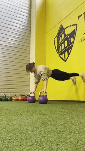 KETTLEBELL WALL WORKOUT CHALLENGE Fire up your upper body and core🔥Would you try this workout combo? #kettlebell #wallworkout #challenge #fyp #workoutchallenge #fireup #upperbody #coreworkout #workoutinspiration #GymTok #bodyweighttraining 