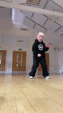 Absolutely smashing her 1-1 lesson 🖤 learning new moves, the progress is phenomenal 👏   #5yearolddancer #dancingkids #dancingkidsoftiktok #dance #streetdance #urbandanceacademy #uda #fyp #foryou 