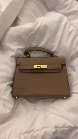 كيلي اكثر شنطه عمليه🤩🤎🤎🤎🤎 #kelly #hermes #كيلي #هيرمز #هيرمز_كيلي #شنط #شنطة #bag #bags #explore #شنط_الجامعه #اكسبلور 