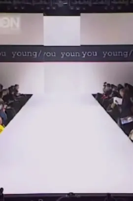 She is so gorgeous|#giselebundchen for #youyoung fw97 #fashion #Runway #fypシ #vi 