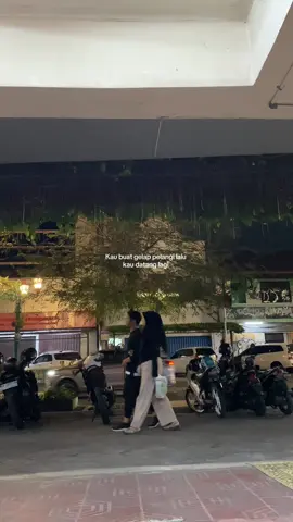 Kau buat gelap pelangi lalu kau datang lagi membuat luka ini 🥀 #capcut #foryoupage #TikTokImpact #fyppppppppppppppppppppppp #storytime #sondviraltiktok #fypdongggggggg #katakatasedihkecewa #liriklagu #kataktaesthetic #laguindonesia #TikTokPromote #sad #jogja24jam #sadvibes🥀 #vidioestestic #lagugalaubaper #lirik #kangenband 