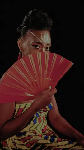 Afro Shooting - Partie 2. Fujifilm X-T4 x Viltrox 33mm F/1.4. #shooting #shootingtime #Summer #shootingday #fujifilm #studio #studiophotoshoot #portrait #portraitphotography #photography #photoshoot #afro  #chill #Love #model