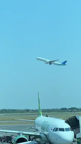 Season 4 || Garuda Indonesia A330-900 Take Off @Garuda Indonesia @Citilink Indonesia #takeof #garudaindonesia #citilinkindonesia #gapuraangkasa #bandarajuandasurabaya #fyourpage #fypage #masukberanda 