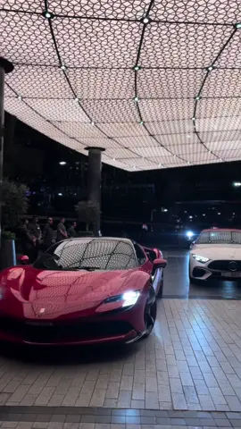 Beautiful 🤌 #skjall_carspotting #rollsroycecullinan #rollsroyce #ferrarisf90 #sl63 #luxurycars 