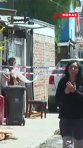 ⭕ #Ahora24H Una explosión de un cilindro de gas dejó a una adulta mayor en riesgo vital y al menos 25 casas afectadas en la comuna de Pudahuel, región Metropolitana, además de tres viviendas destruidas por completo.