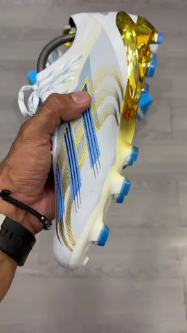 🇦🇷 Las botas que celebran los logros de Leo Messi con Argentina junto con las 3 estrellas 🏅 Inspiradas en las botas que llevó durante el Mundial 2022. . . . . . . . .#messi10 #speddportal #guayos #futbol #nuevacolección #adidasfootball #bogotacolombia #meridavenezuela #tiendafisica 