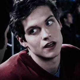 WHY YOU WANNA DO ME LIKE THAT #isaaclahey #danielsharman #teenwolf scp: scottsspacks