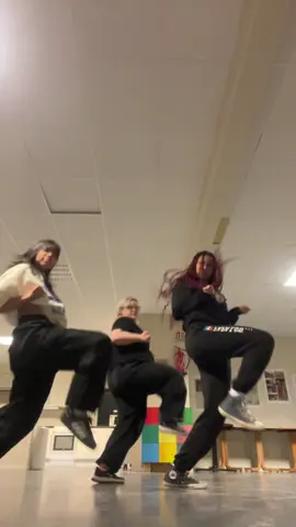 doing this challenge a bit too late w the precious luluuu #dance #swf #latrice #streetwomanfighter2 #kpop #kpopfyp #xyzbca #underdogs #dancers #fyp #kpopdance #latrice #latricechoreography 