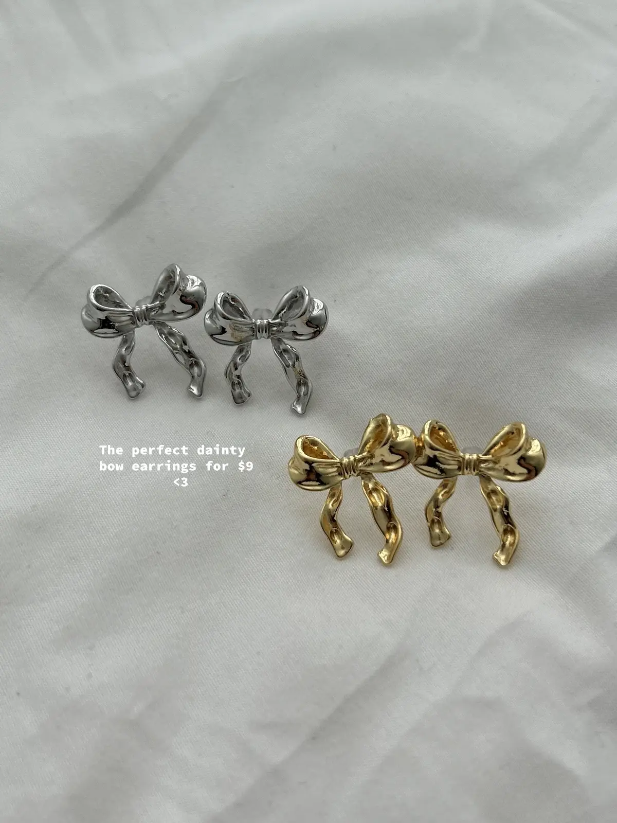 The perfect holiday earrings 🎀 on my st0refront under “black friday” #holidayjewlery #jewleryfinds #bows #bowearrings #girlyearrings #holidayfinds 