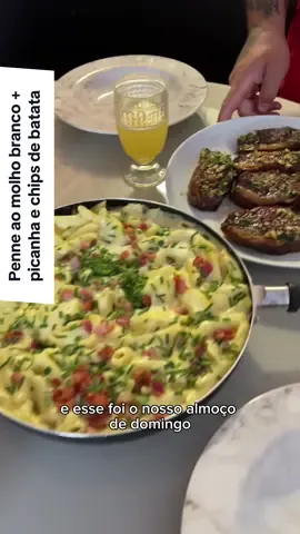 Almoço que o maridão fez hoje 😋 Ingredientes: Penne ao molho branco - macarrão penne - 4 batatas - bacon - cebola - requeijão  - creme de leite - chimichurri  - sal - paprica doce - queijo fatiado - cheiro verde Molho picanha - 2 colheres manteiga - 2 colheres de alho - salsinha a gosto - sal grosso #receitas #receitasfaceis #penneaomolhobranco #receita #picanha 