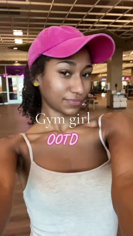 Wearing a hat to the gym makes you 5x stronger!! 😋💖