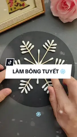 Làm bông tuyết ❄️ bằng tăm bông nè, đơn giản mà đẹp quá chừng 🥰  #handmade #merrychristmas #bongtuyet #LearnOnTikTok 