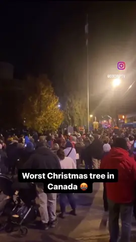 Many people were left disappointed after watching the city's Christmas tree light up!🎄😂